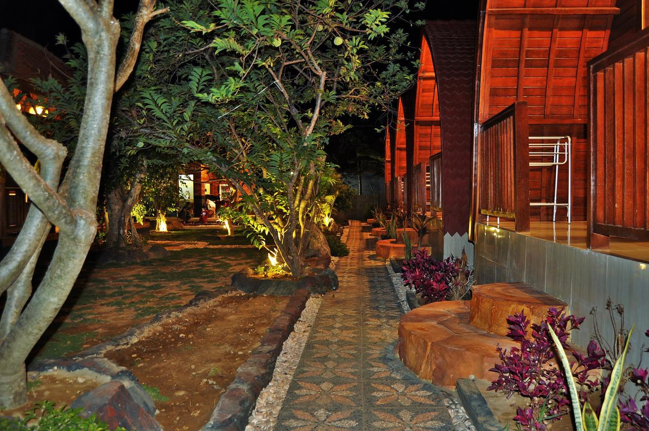 Setilas Bungalows Batununggul Exterior foto
