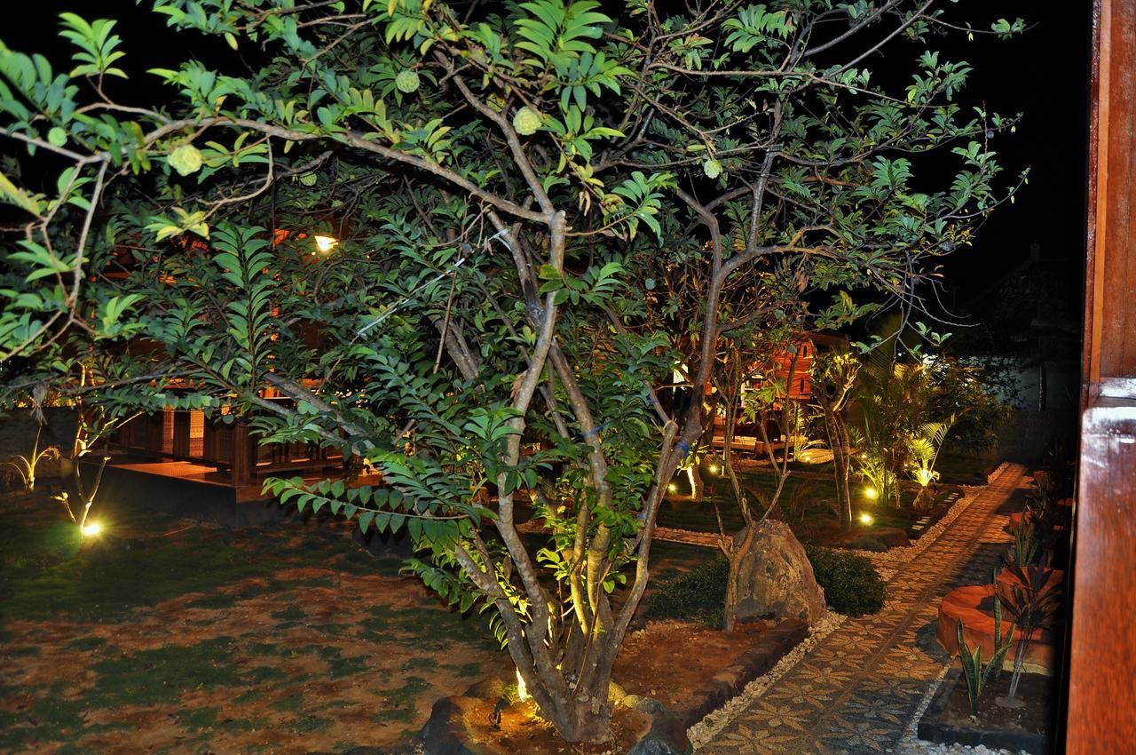 Setilas Bungalows Batununggul Exterior foto